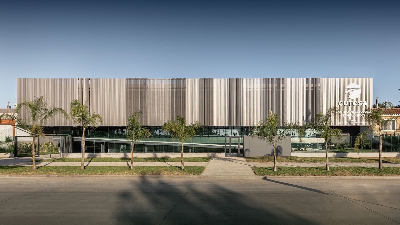 Fachada del nuevo edificio de tecnología de CUTCSA